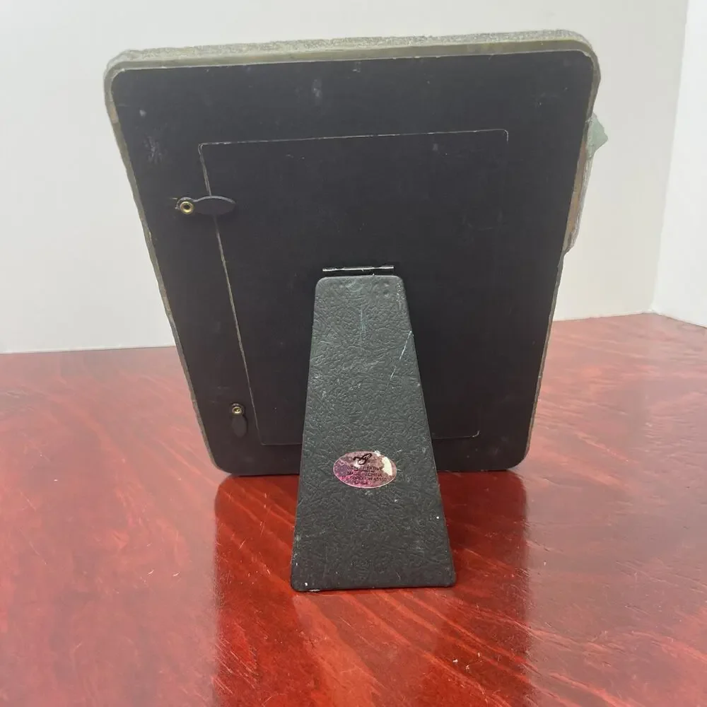 BIRDHOUSE THEMED RESIN HANDPAINTED 3D TABLE TOP PICTURE FRAME